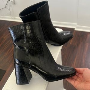 Boohoo new block square boot heel alligator snake skin
